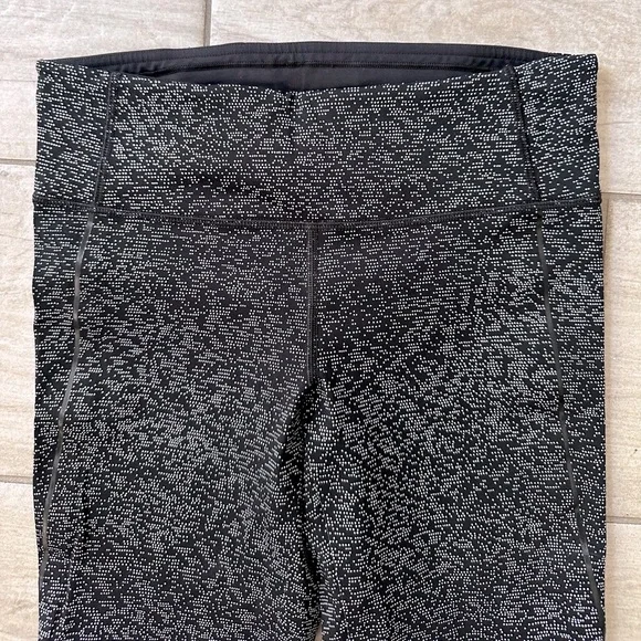 *SOLD*Lululemon Quick Pace 7/8 Cropped Soundwave Alpine Tights Size 6 - Picture 10 of 15